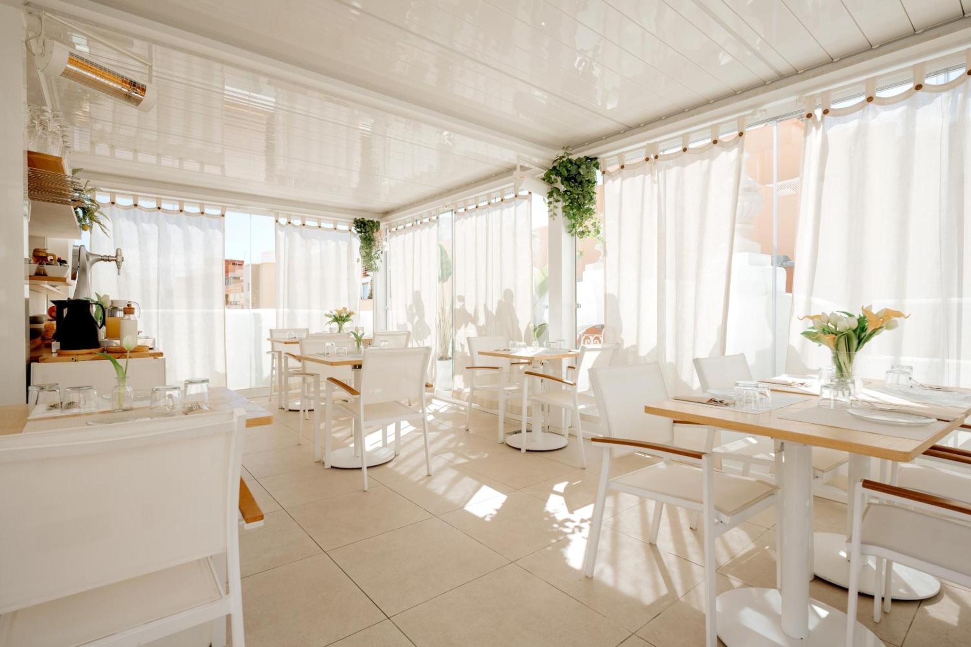 Emblemático F24-only Adults Hotel